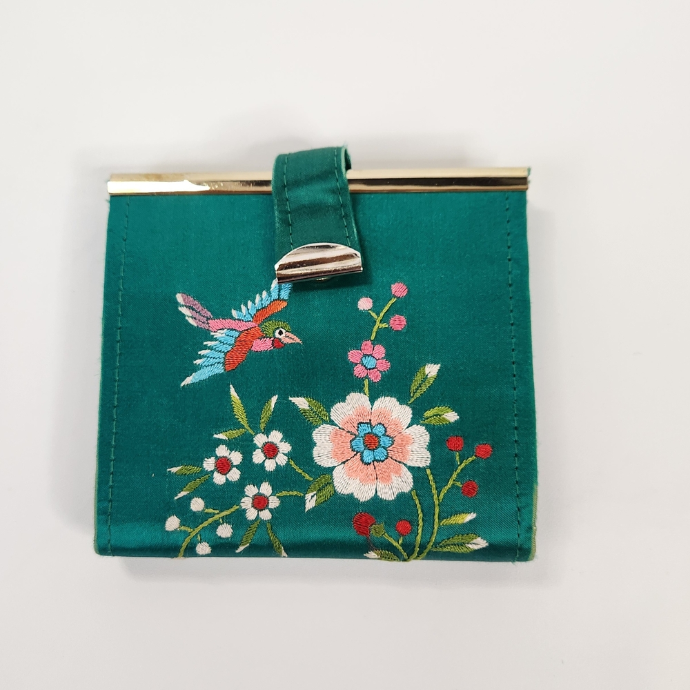 Vintage HATO HASI Embroidered Women's Green Silk Bi-Fold Wallet